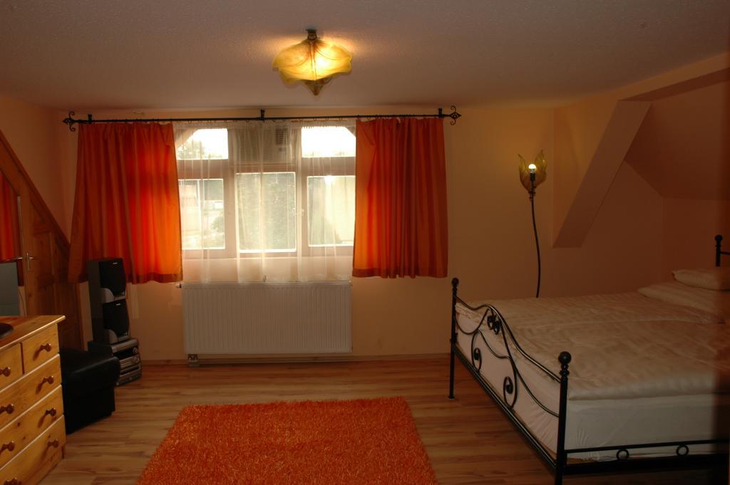 Alom Kucko Apartman Zalaegerszeg Kamer foto